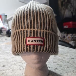 Hunter Striped Ribbed Beanie in Cream and Black
